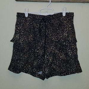 Old Navy gym shorts w/ drawstring waistband, black and tan, Size Medium